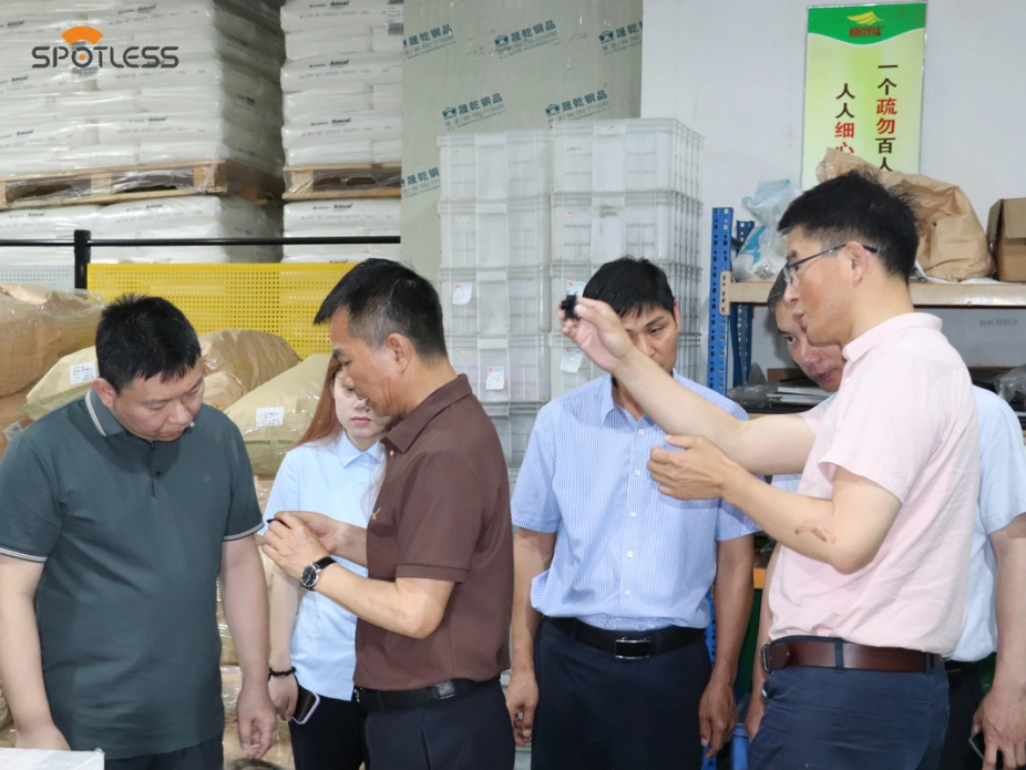 客戶參觀一塵不染的雨刷片工廠：邁向可靠採購的一步